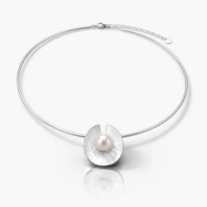 Silver necklace with a central pearl on a white background