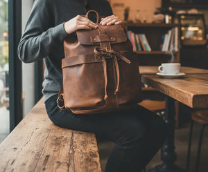Trailforge unisex Crazy Horse leather travel bag in Brown/Dark Brown, compact 330×220×80 mm with organized interior and vintage finish.