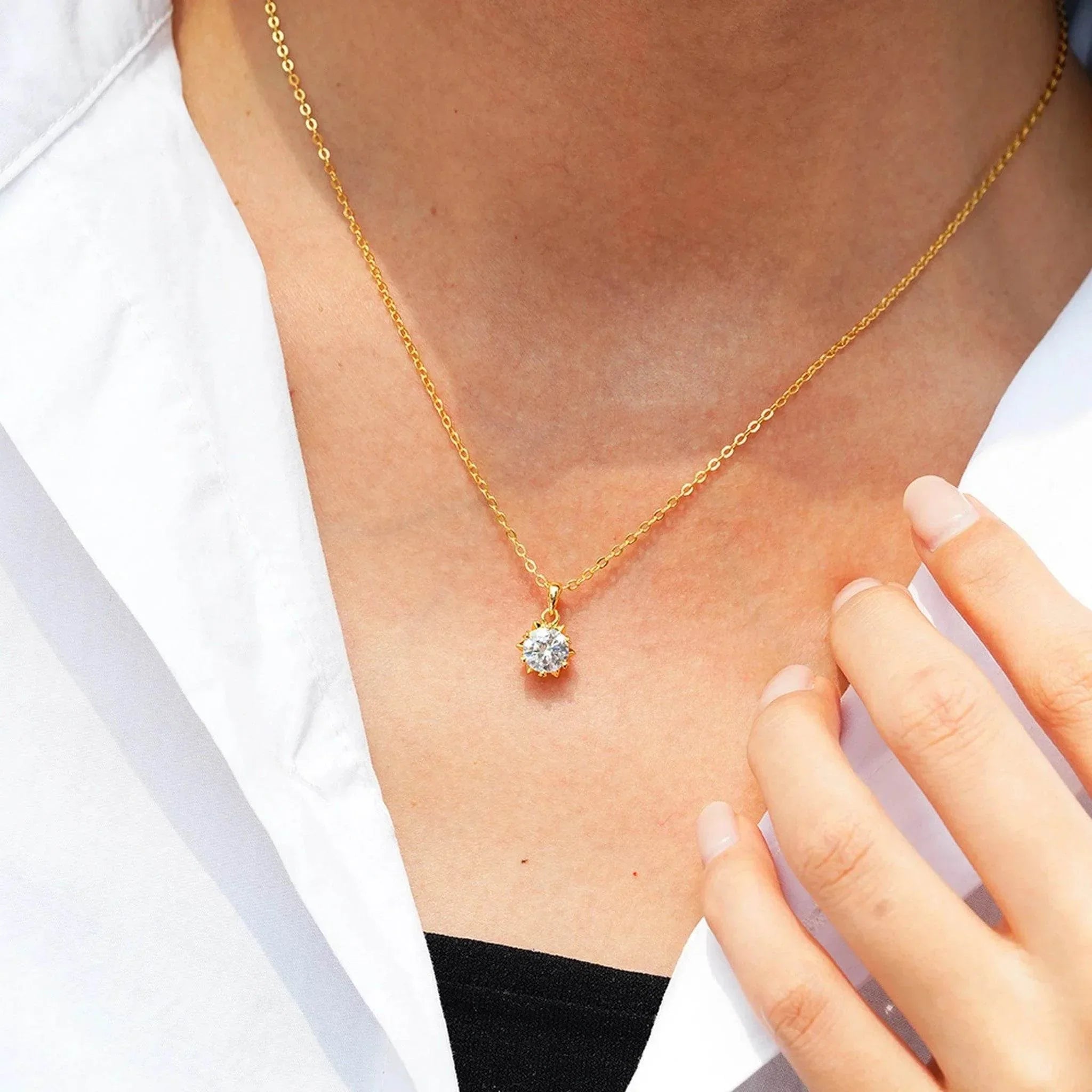 Flora Bloom – 925 Moissanite Flower Pendant - Jewellar