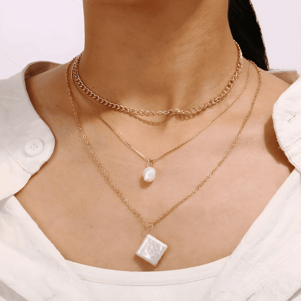 Modern Elegance Pearl Necklace