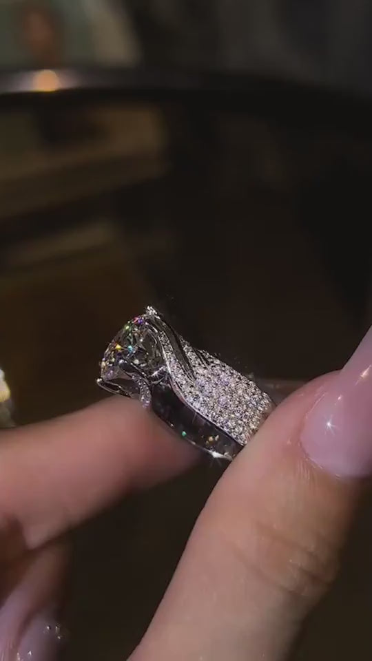 Rose gold oval-shaped zircon engagement ring with a geometric design.mp4